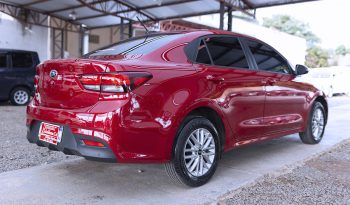 KIA RIO 2018 BORDO lleno