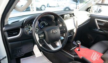 Toyota Fortuner lleno