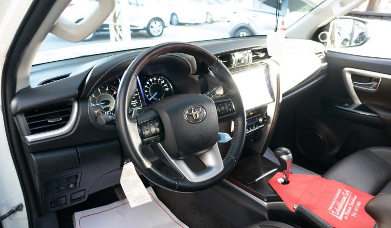Toyota Fortuner lleno