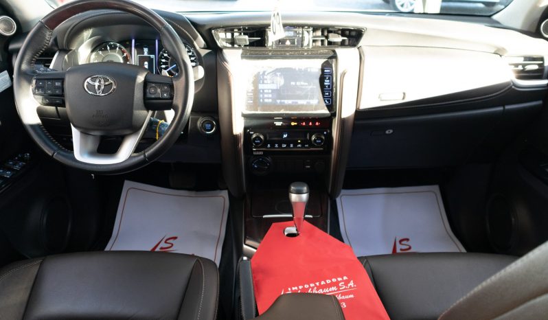 Toyota Fortuner lleno